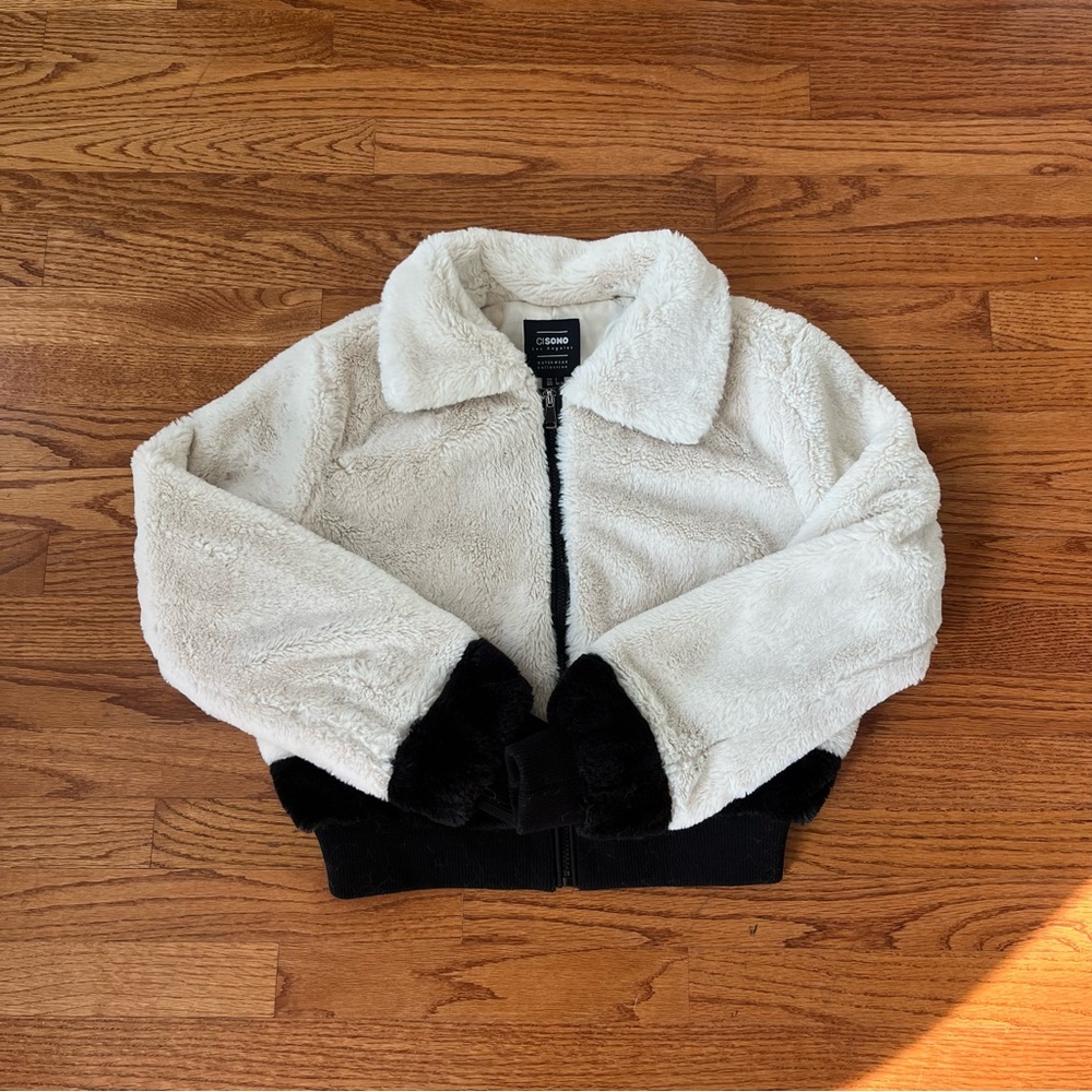 CI SONO LA Cropped Faux Fur Jacket - Black and White